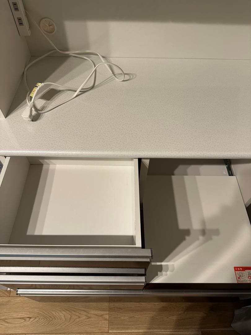 （⭐︎くうさん⭐︎専用）食器棚 ホワイト/ブラウン ガラス扉付き