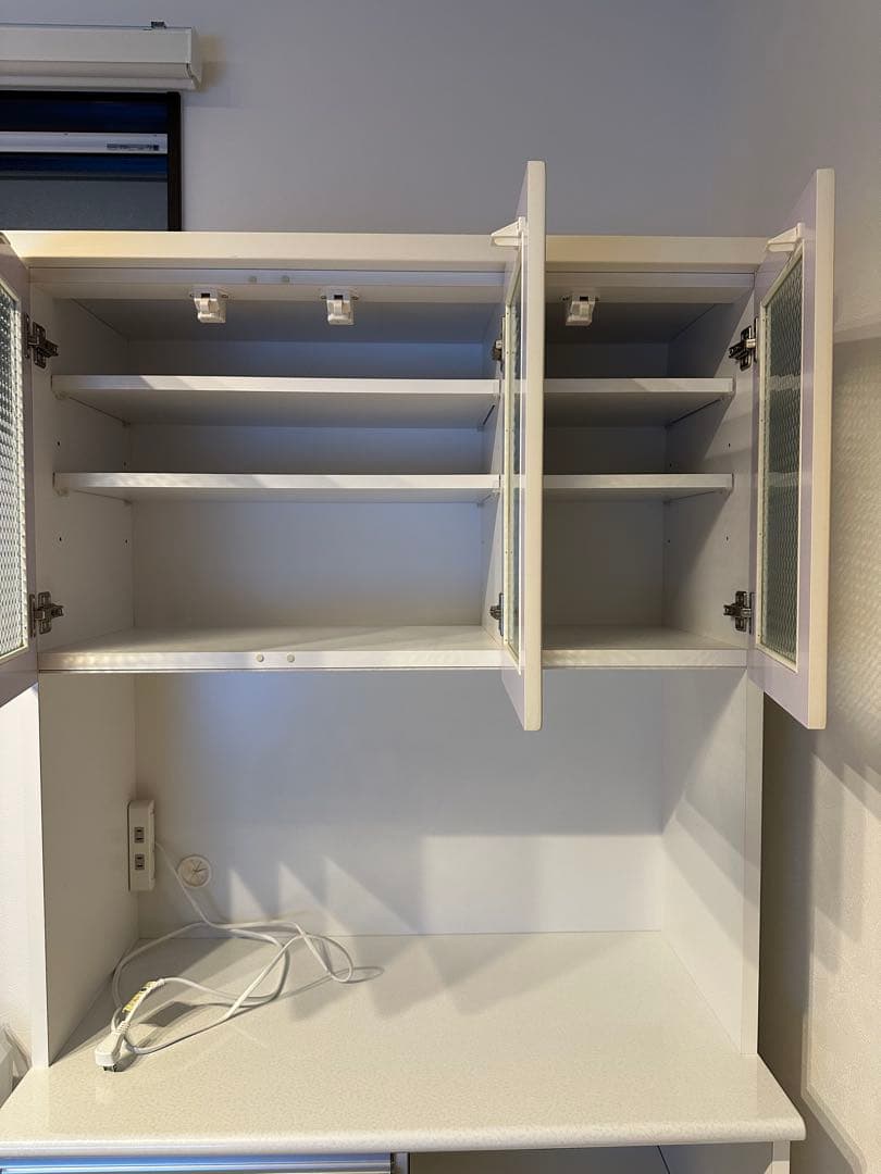 （⭐︎くうさん⭐︎専用）食器棚 ホワイト/ブラウン ガラス扉付き