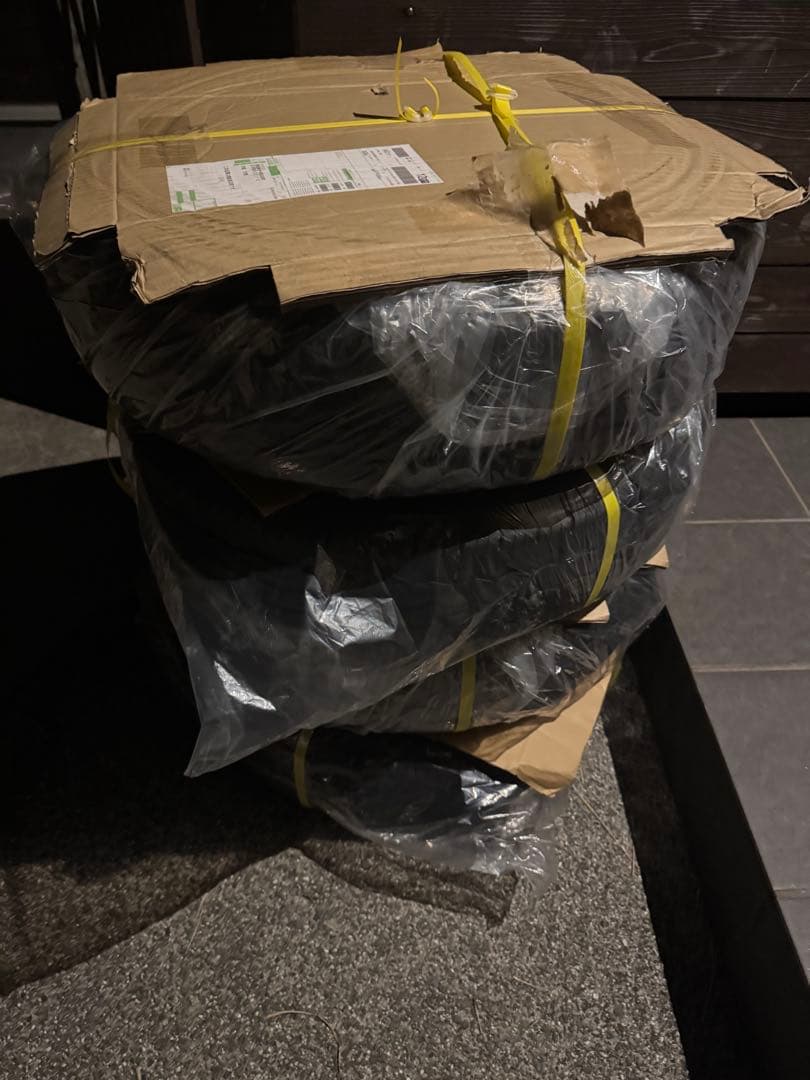 ハイエース　純正タイヤ　4本セット