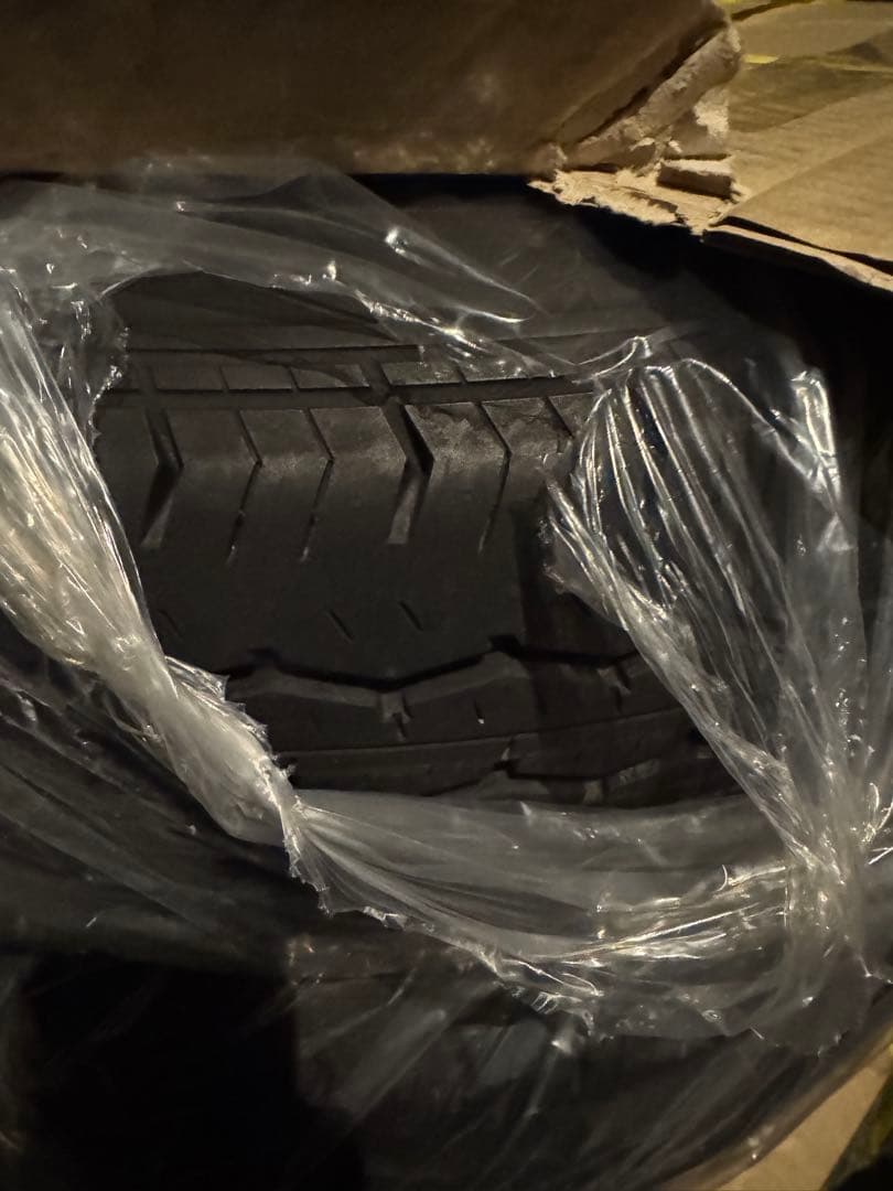 ハイエース　純正タイヤ　4本セット