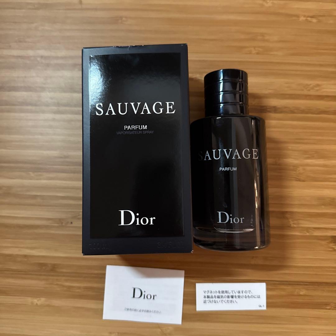 Dior Sauvage Parfum 男性用香水　100ml