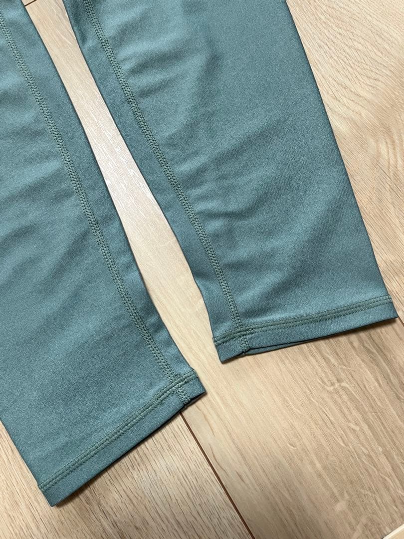 minami 専用　シャインストレッチアシンメトリーブラトップ、レギンス