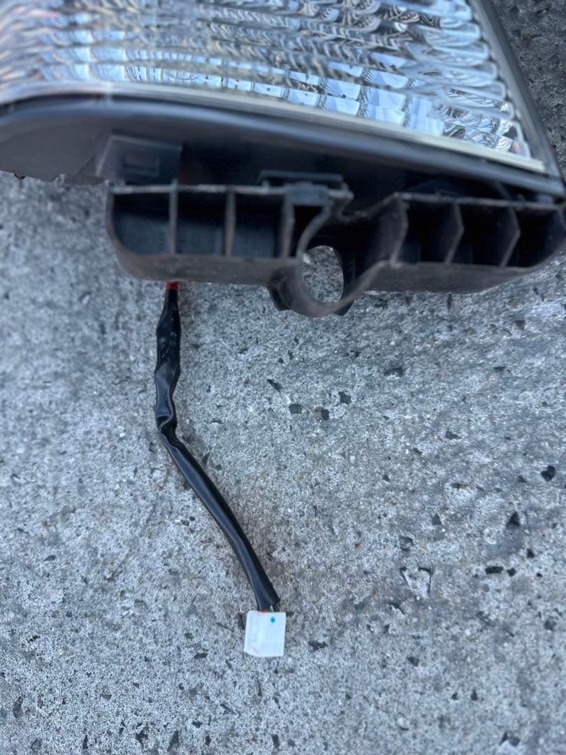 トヨタ　SAI テールランプ　右左セット　一台分