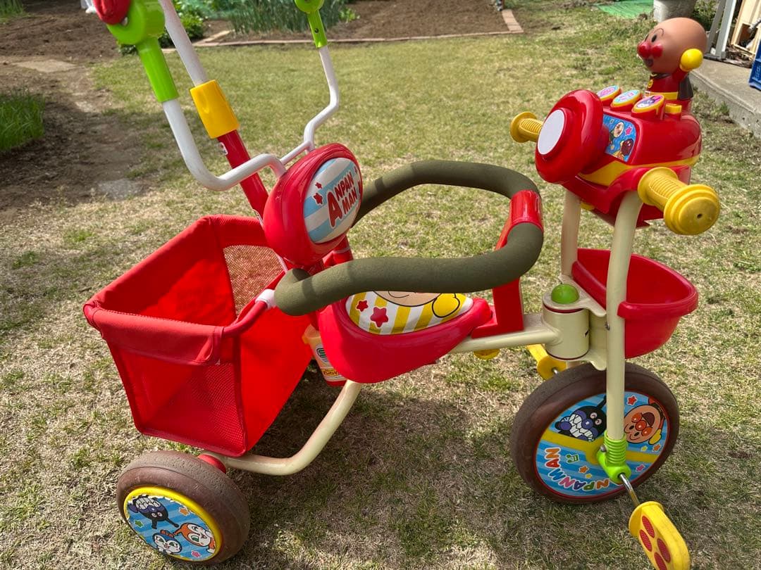 アンパンマン 三輪車 赤