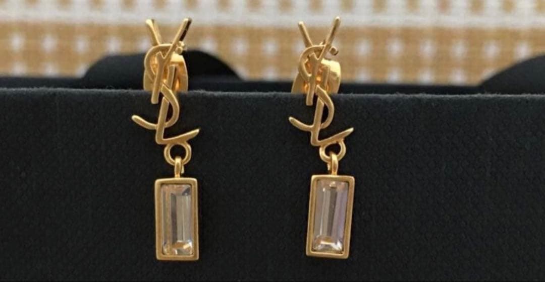 Saint Laurent 　ピアス　カサンドラロゴ