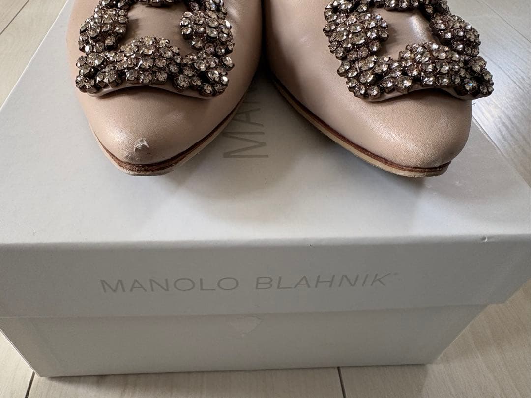 マノロブラニク×ドゥロワー ハンギシフラット