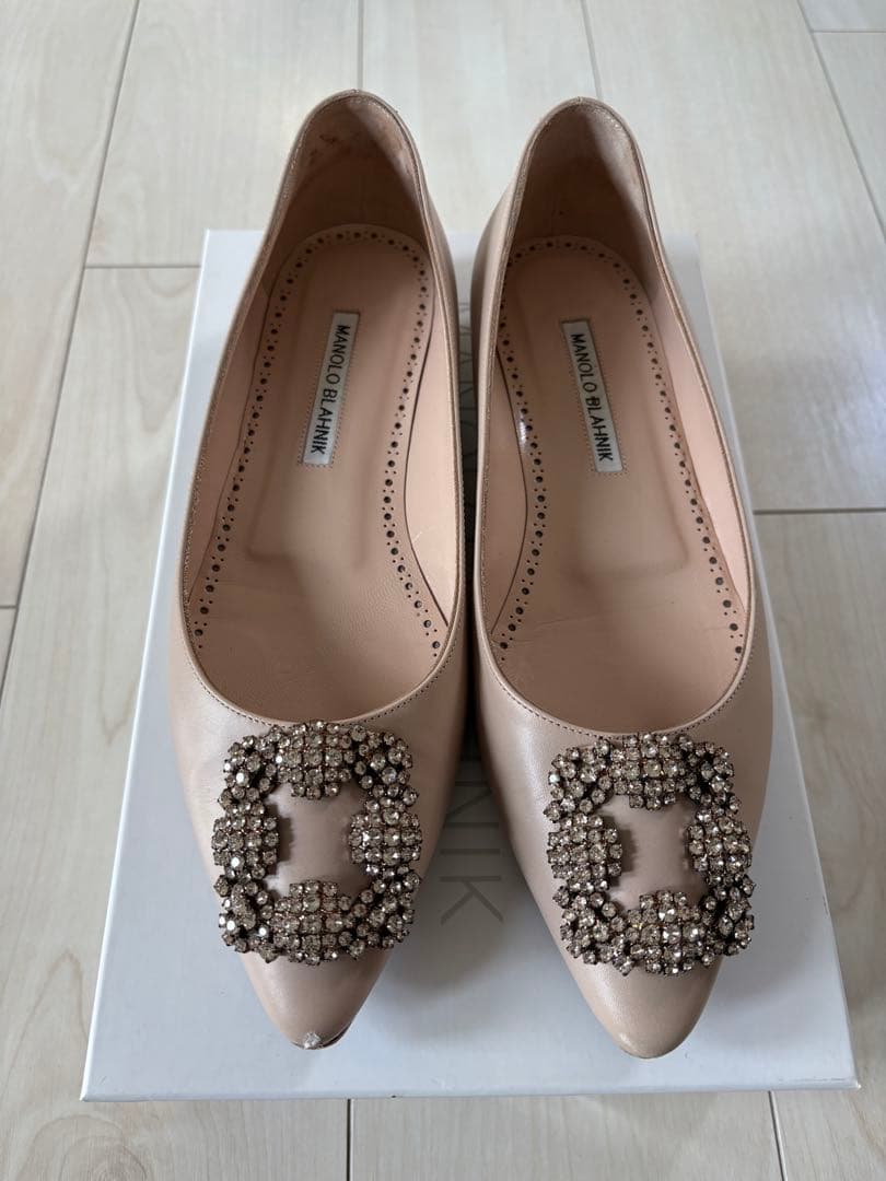 マノロブラニク×ドゥロワー ハンギシフラット