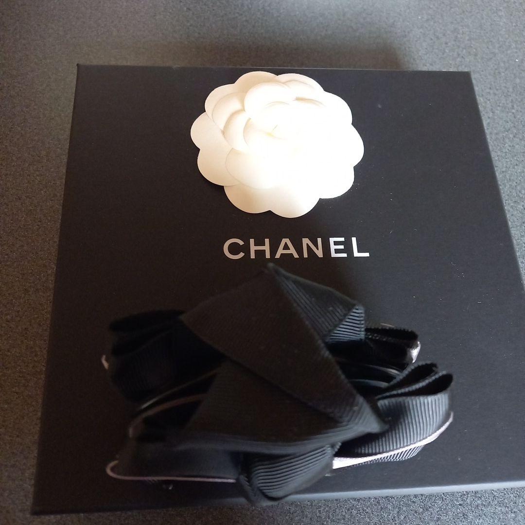 なな CHANELヘアクリップ ラスト1つ