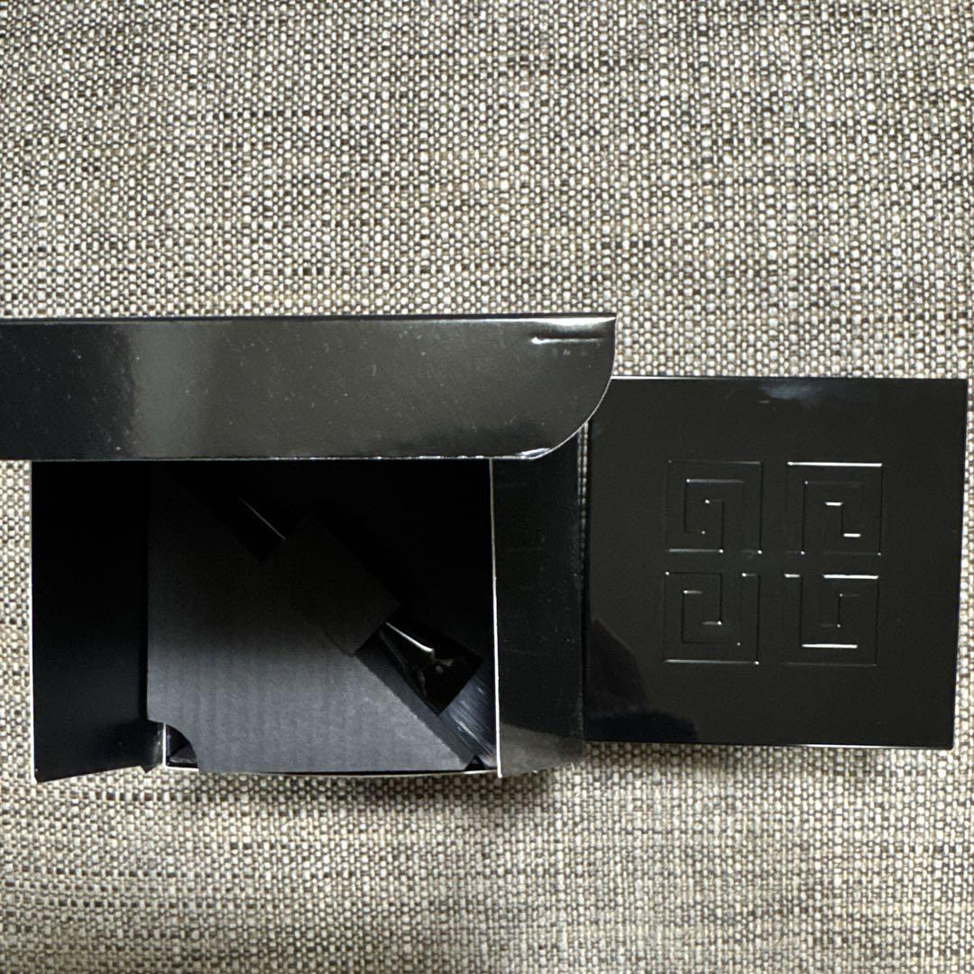 Givenchy ジバンシー　ソワンノワールブランマスクN