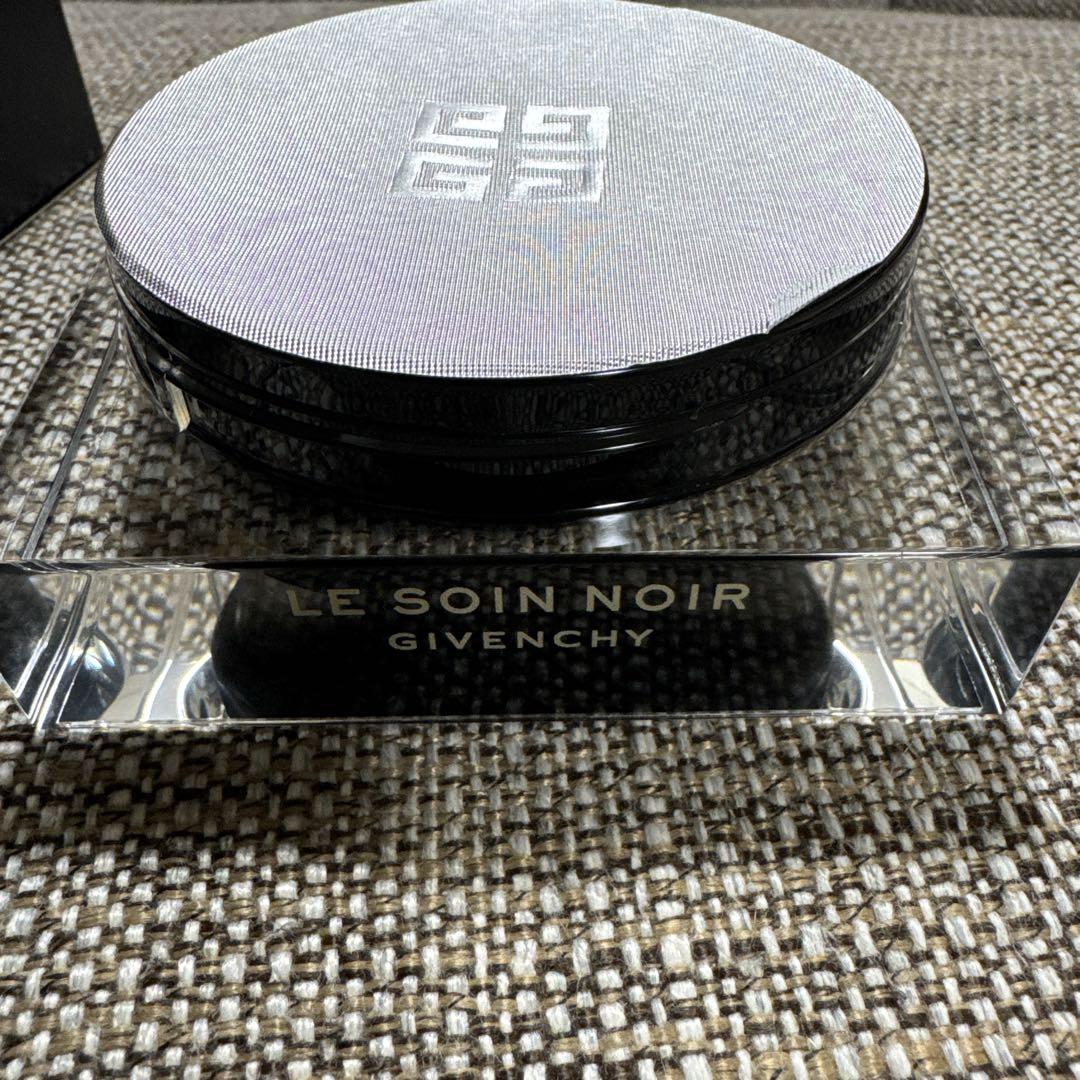 Givenchy ジバンシー　ソワンノワールブランマスクN