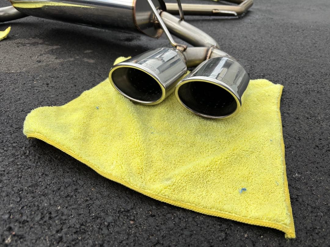 ロッソモデロ4本出し　新型プリウス