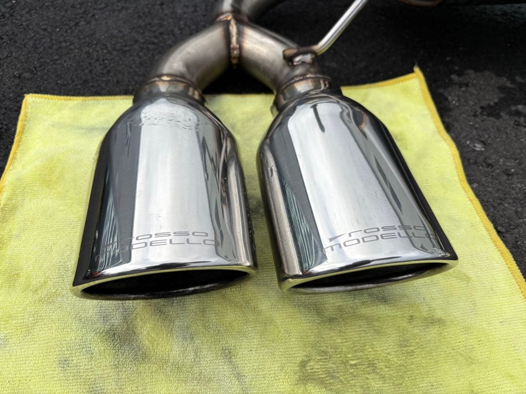 ロッソモデロ4本出し　新型プリウス