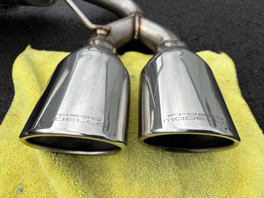 ロッソモデロ4本出し　新型プリウス