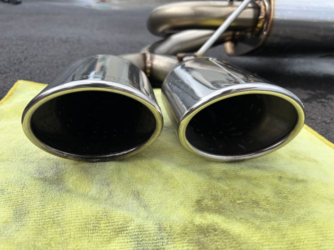 ロッソモデロ4本出し　新型プリウス