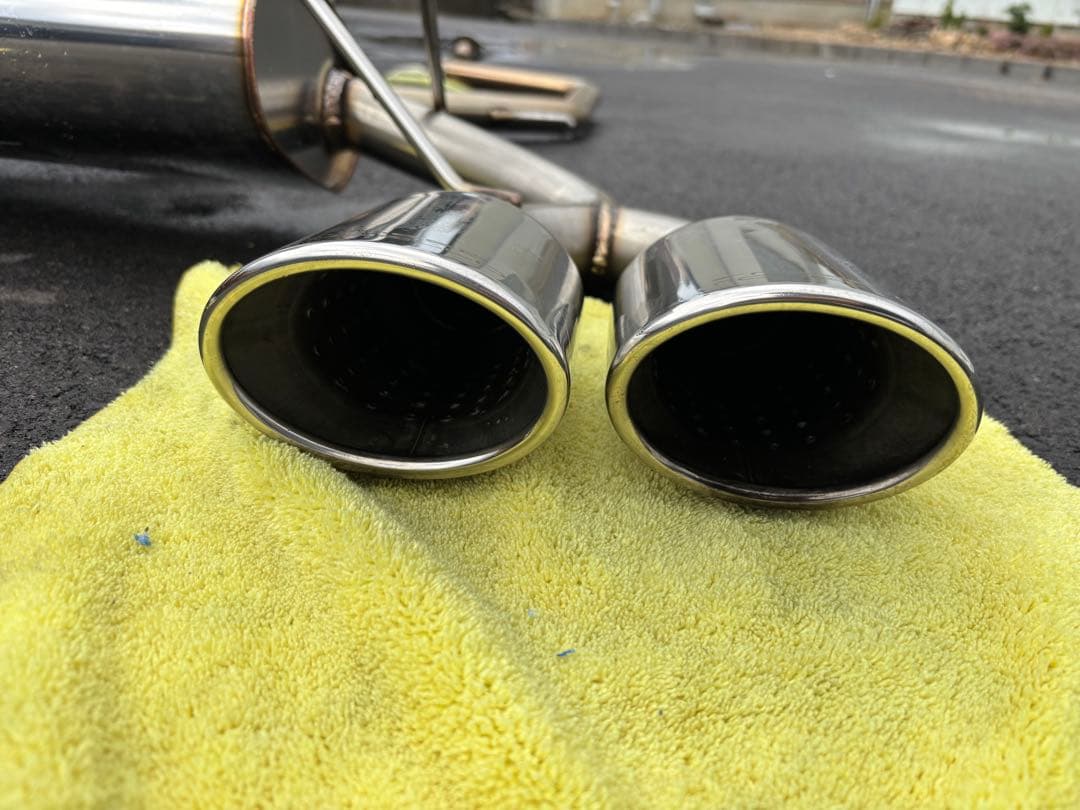 ロッソモデロ4本出し　新型プリウス