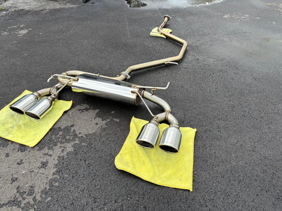 ロッソモデロ4本出し　新型プリウス