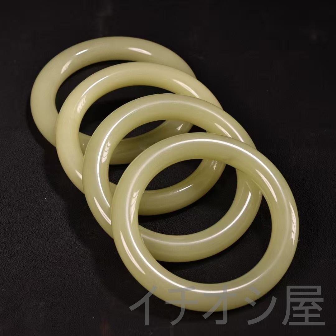 中国古美術 珍品旧蔵 清代宮廷御藏 罕見青白玉手鐲 老漆器箱付 装身具 古玉