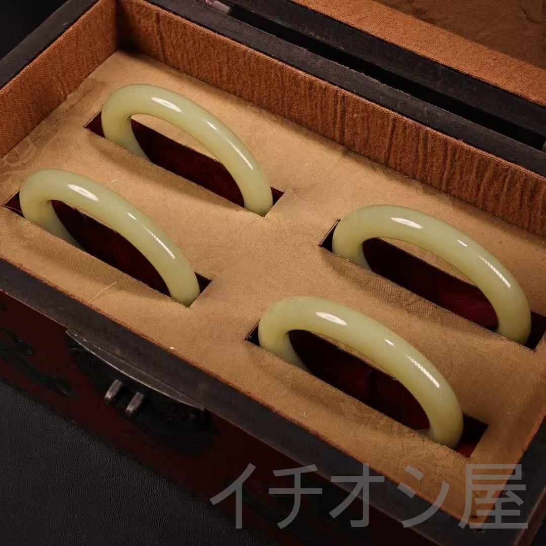 中国古美術 珍品旧蔵 清代宮廷御藏 罕見青白玉手鐲 老漆器箱付 装身具 古玉