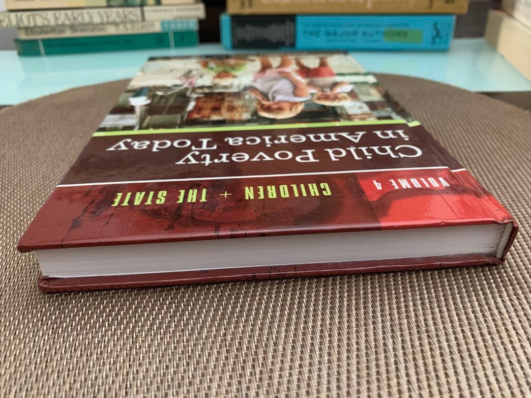 洋書 Child Poverty in America Today Volume 4