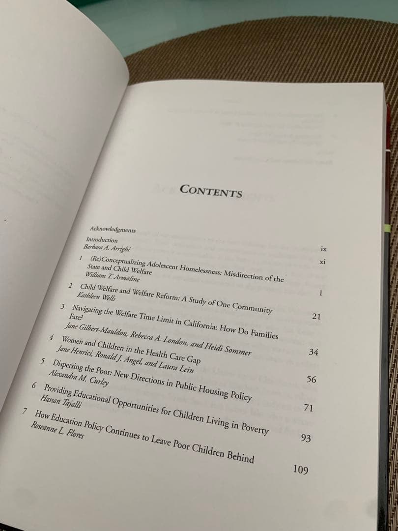 洋書 Child Poverty in America Today Volume 4