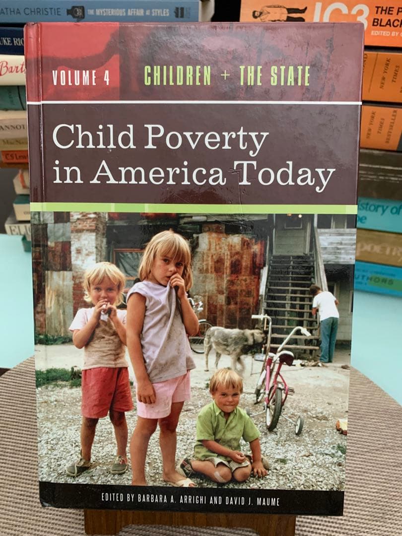 洋書 Child Poverty in America Today Volume 4
