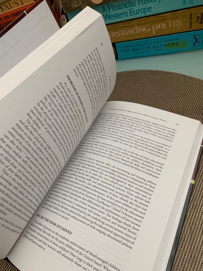 洋書 Child Poverty in America Today Volume 4