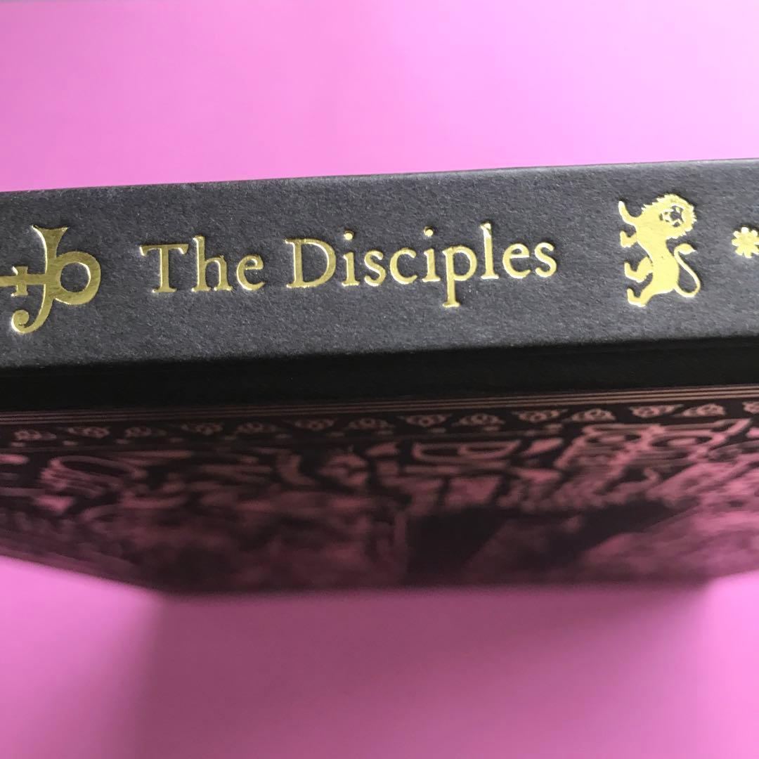 洋書 The Disciples by James Mollison