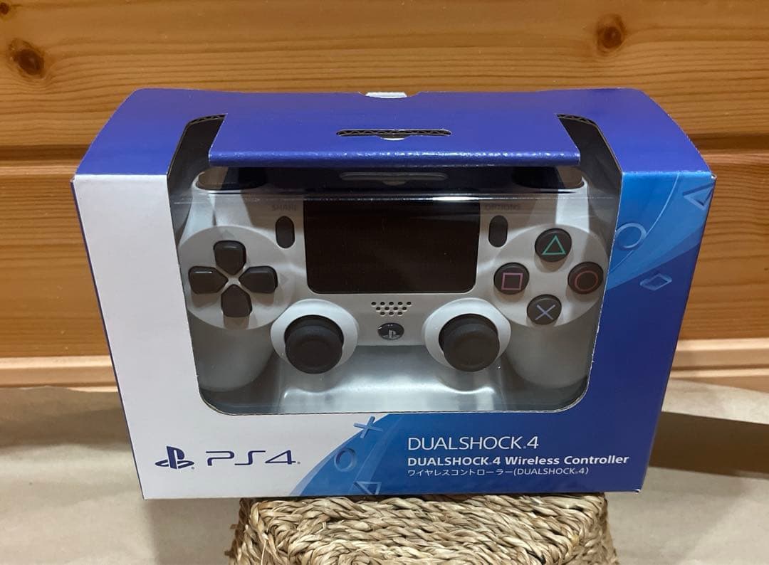 【新品未使用未開封】PS4 純正コントローラー／グレイシャー・ホワイト