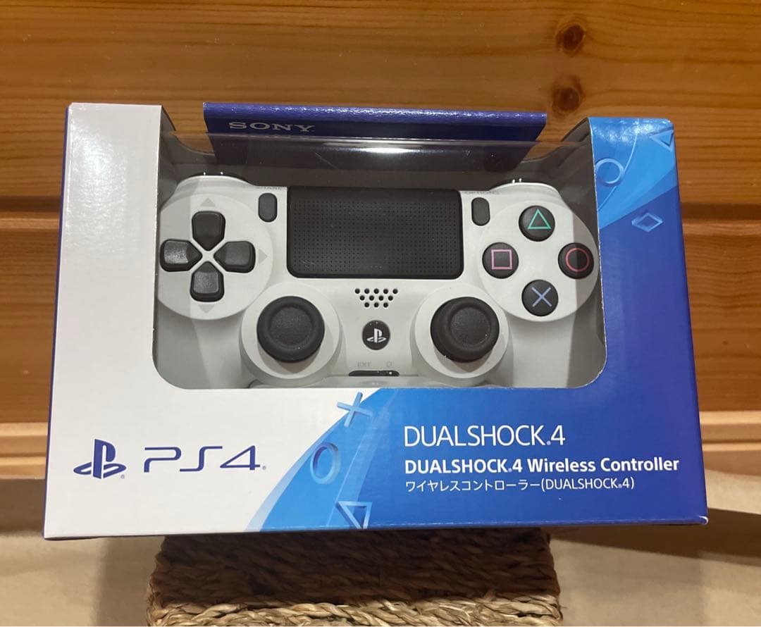 【新品未使用未開封】PS4 純正コントローラー／グレイシャー・ホワイト