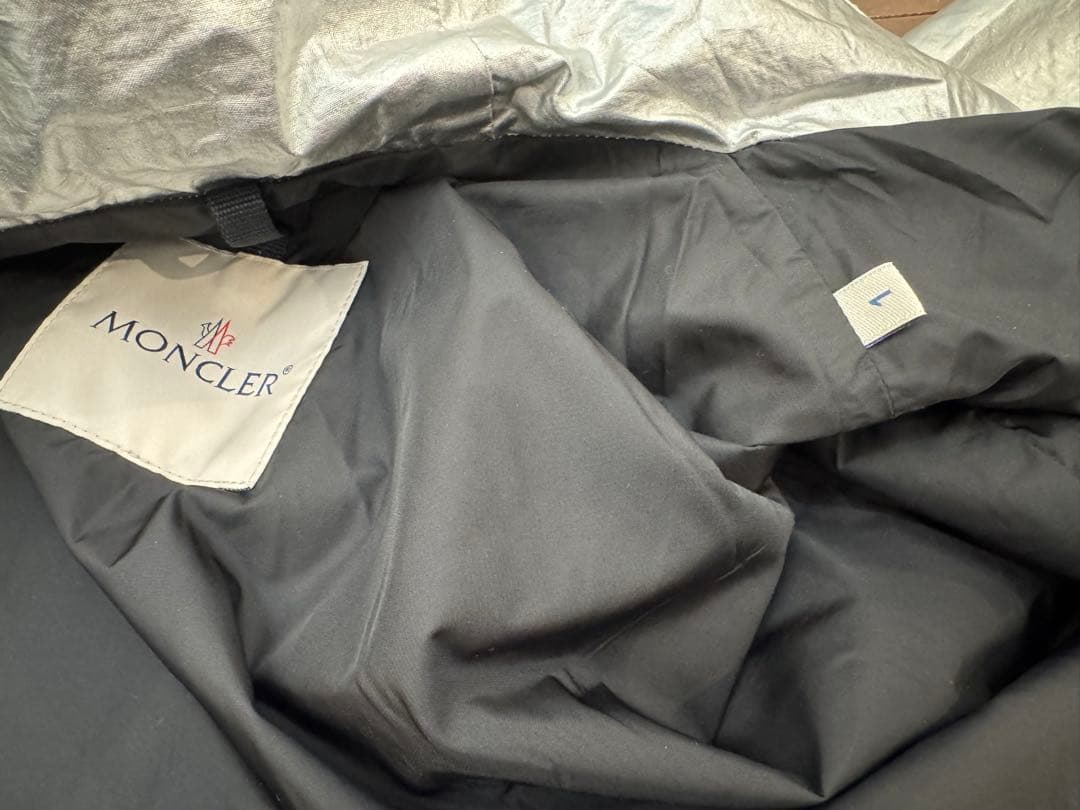 MONCLER モンクレール　シルバー ナイロン　ジャケット