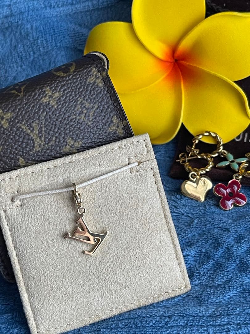 ⭐︎750⭐︎ K18 ⭐︎ルイビィトン⭐︎ チャーム　ゴールド⭐︎LV