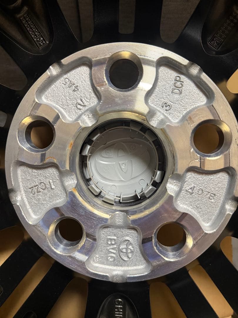 ハチコ　トヨタ　ヤリスクロス　純正18インチアルミホイール　①