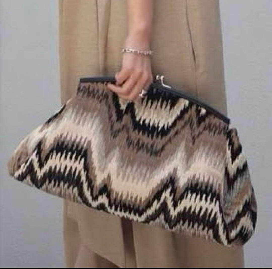 A VACATION pillow SHADOW ピロー　クラッチバッグ