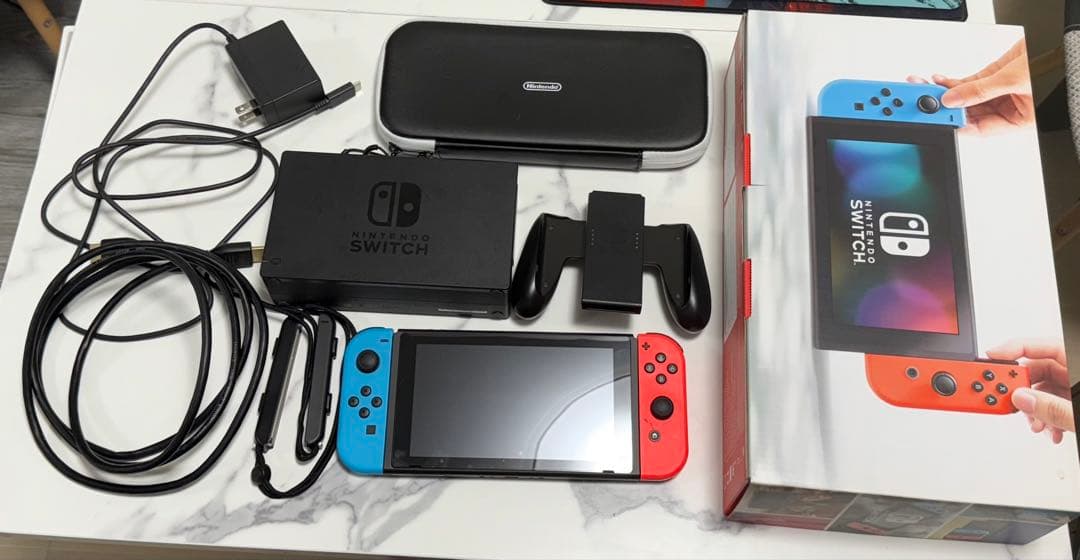 【美品】Nintendo Switch 赤/青 本体一式＋専用カバー