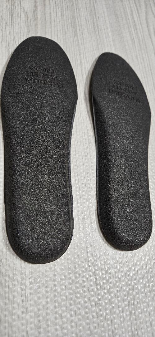 【新品】アンリーフスニーカー黒ラインストーン付