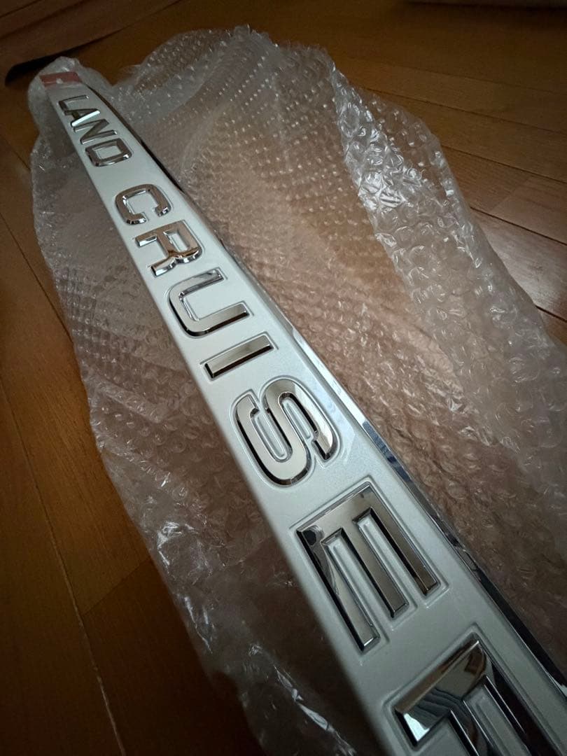 ランクル100後期　リアガーニッシュ純正品