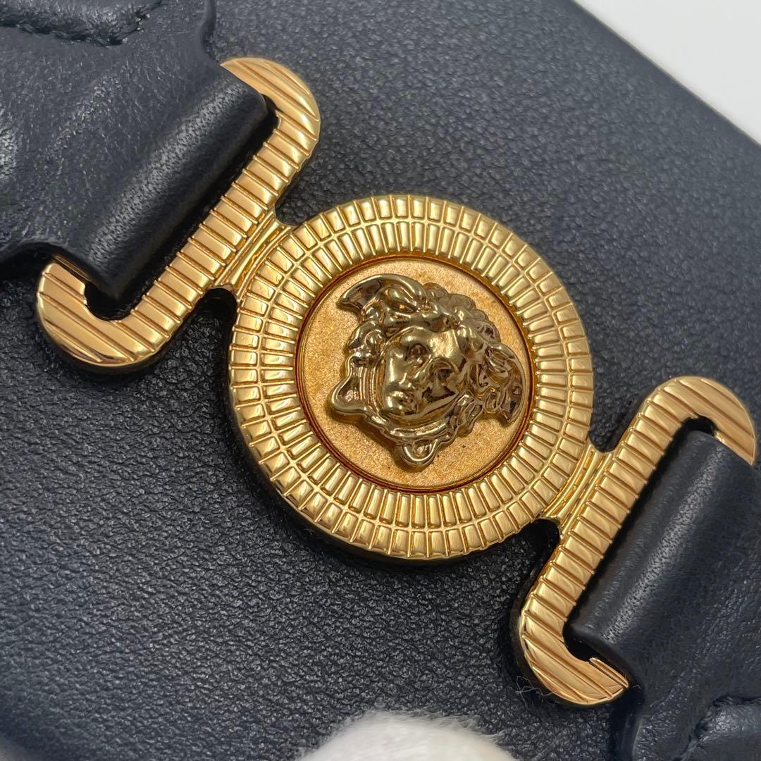 【✨未使用級】 ヴェルサーチ iPhone13ケース メデューサ ストラップ 黒