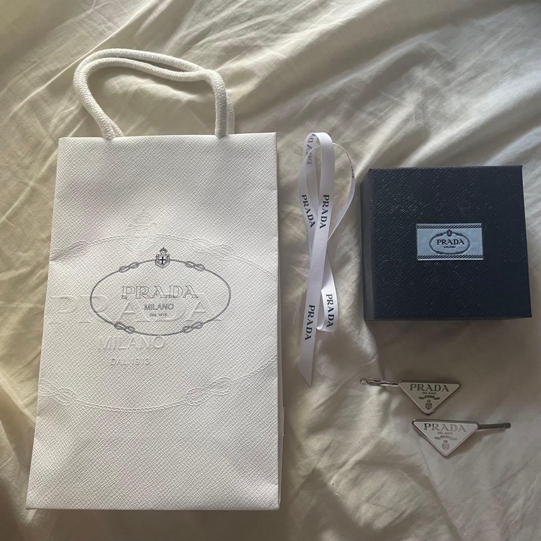 PRADA ヘアクリップ 白