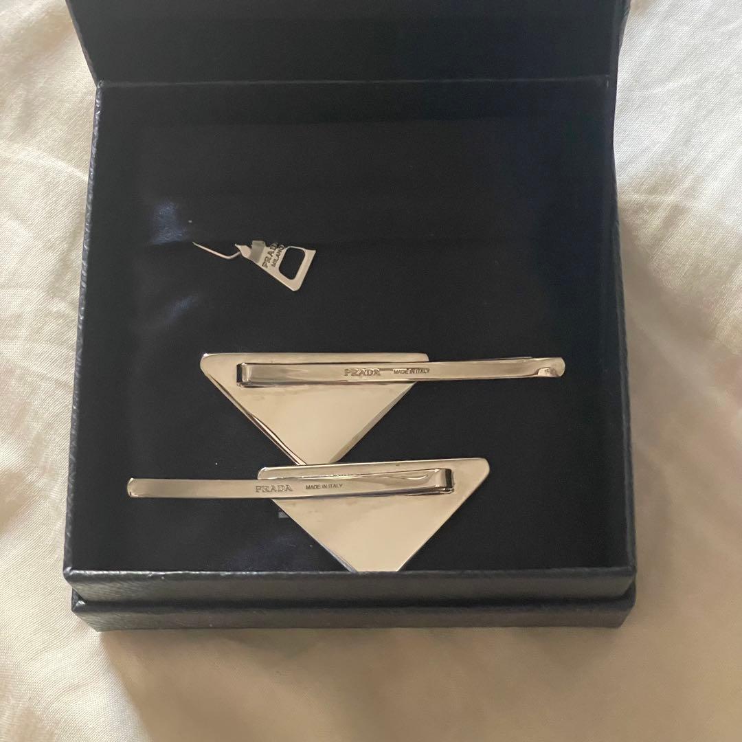 PRADA ヘアクリップ 白