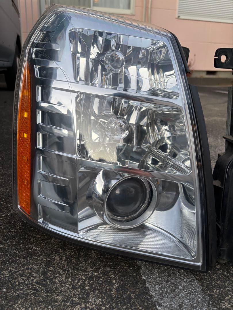 エスカレード　07〜ヘッドライト　08 09 純正ヘッドライト　HID