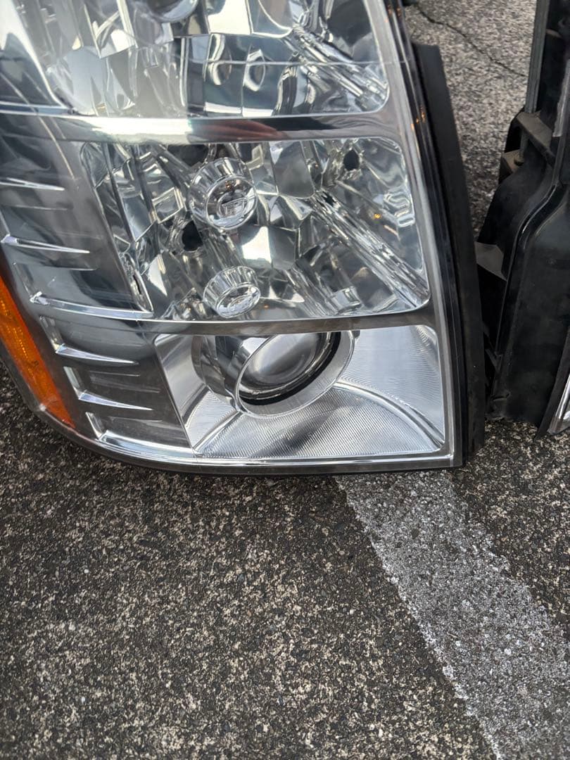エスカレード　07〜ヘッドライト　08 09 純正ヘッドライト　HID