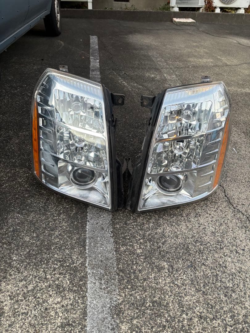 エスカレード　07〜ヘッドライト　08 09 純正ヘッドライト　HID