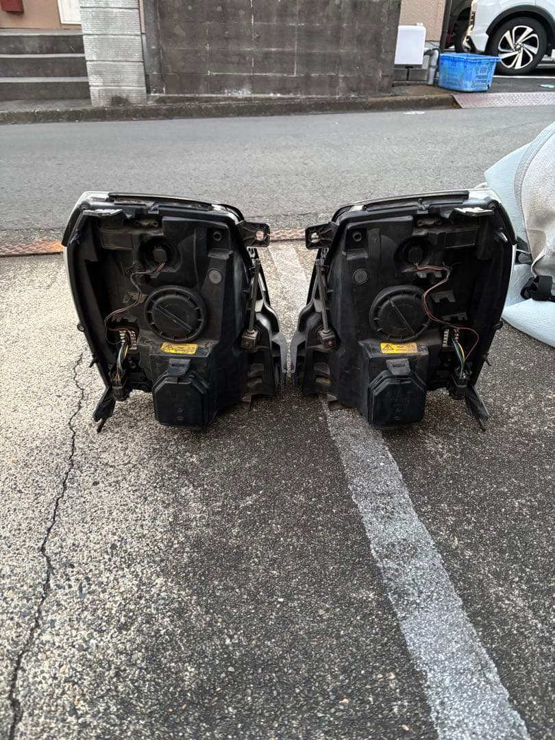 エスカレード　07〜ヘッドライト　08 09 純正ヘッドライト　HID