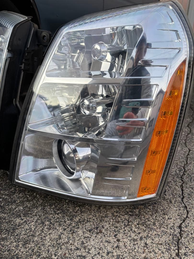 エスカレード　07〜ヘッドライト　08 09 純正ヘッドライト　HID