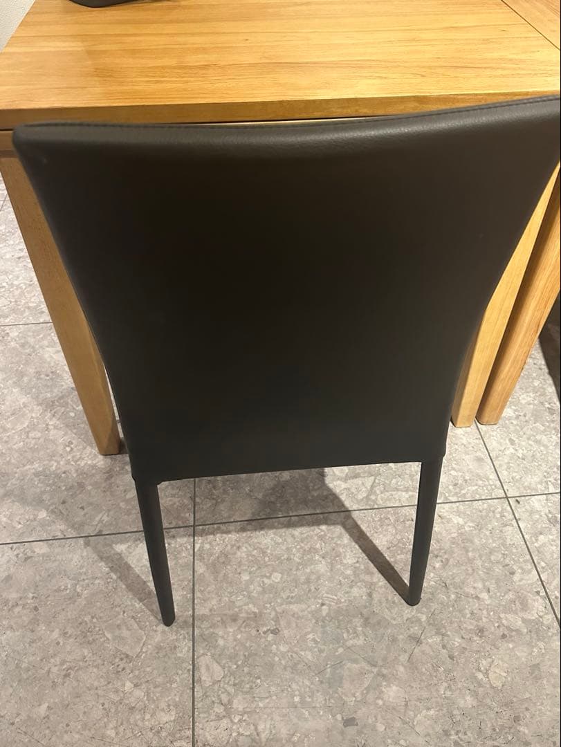 黒の合成皮革ダイニングチェア