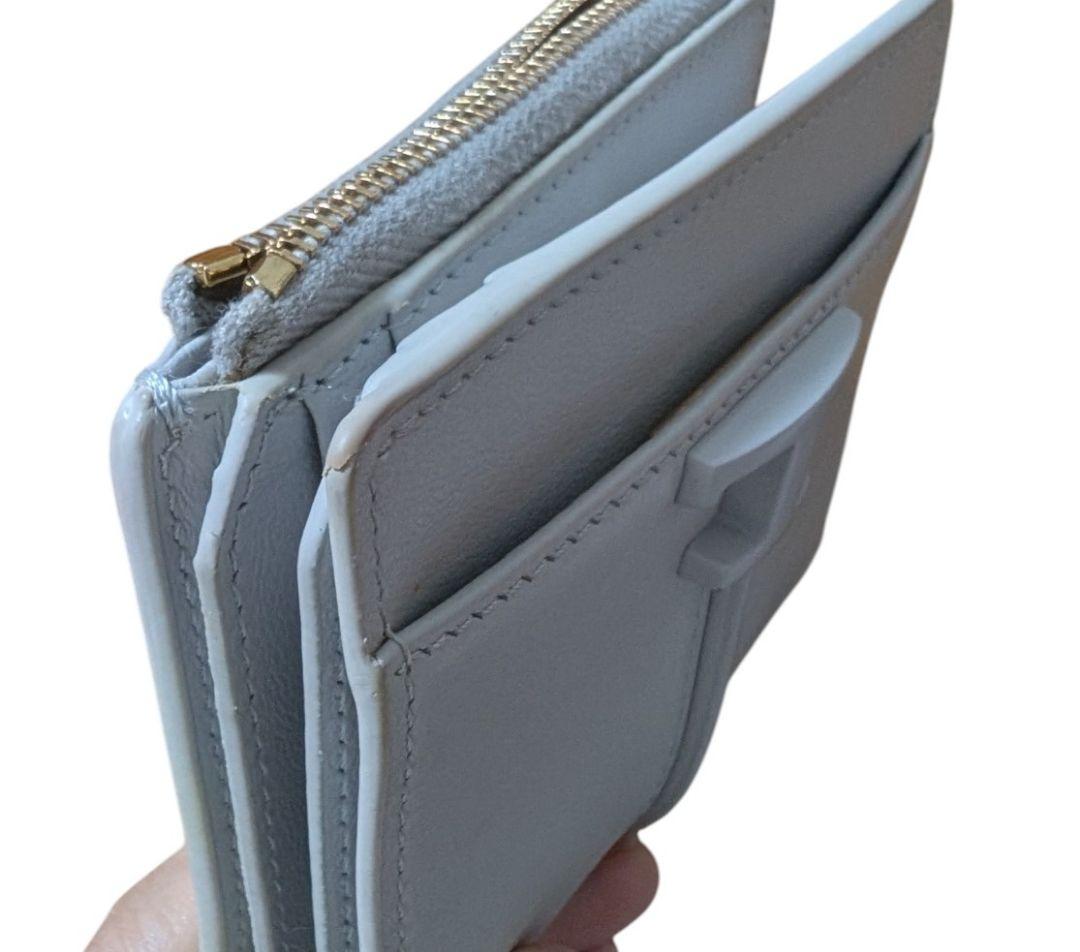 TOD'S 二つ折り財布 ライトグレー