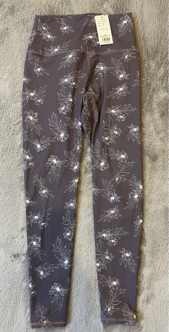 花柄スポーツブラとレギンスセット（ボディ用ジェル状クリーム新品未使用品付き）