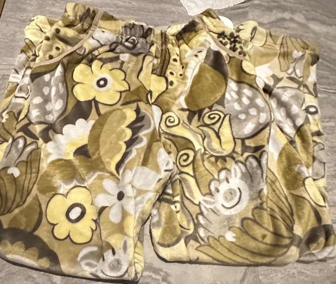 アルベロベロ　フリースリラックスパンツ　パンツ　ふわふわ　フリース　新品