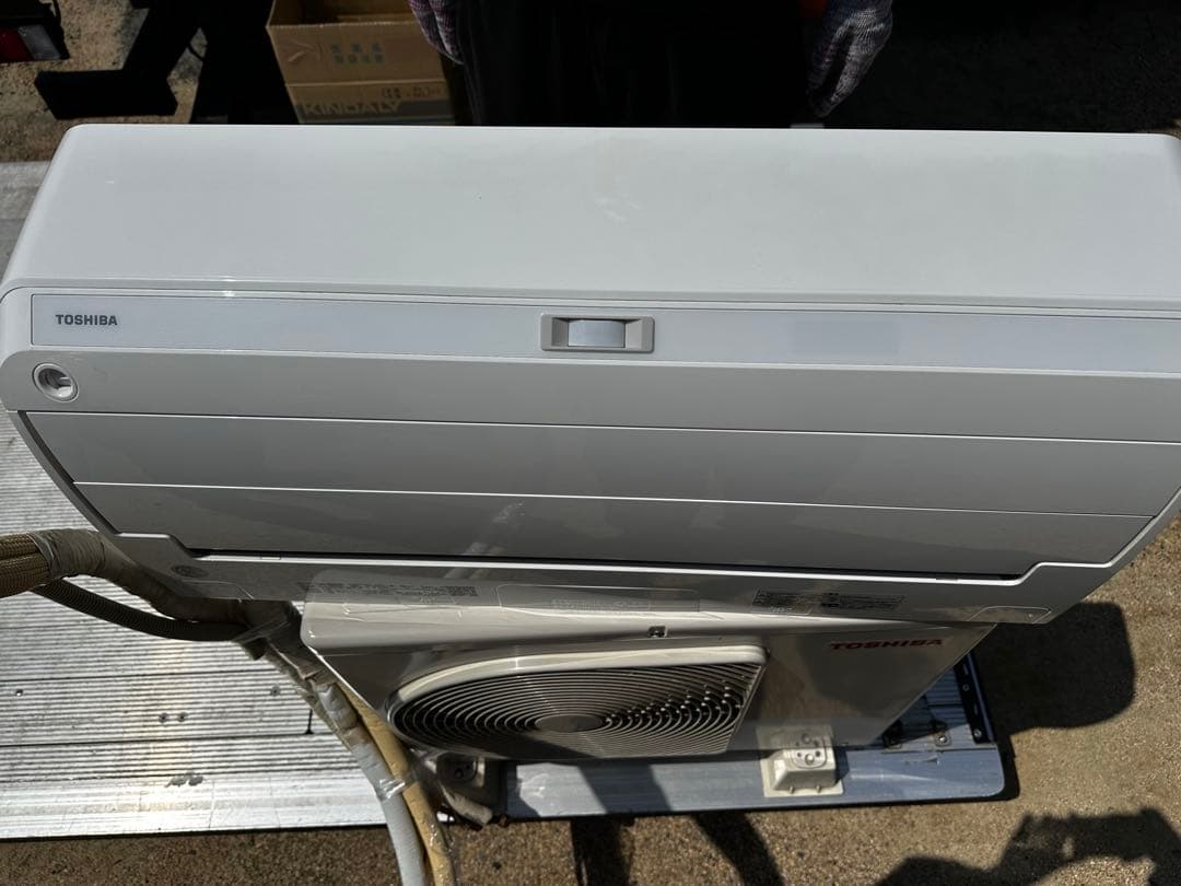 美品 TOSHIBA エアコン本体セット 2021年式 6畳 RAS-H221R