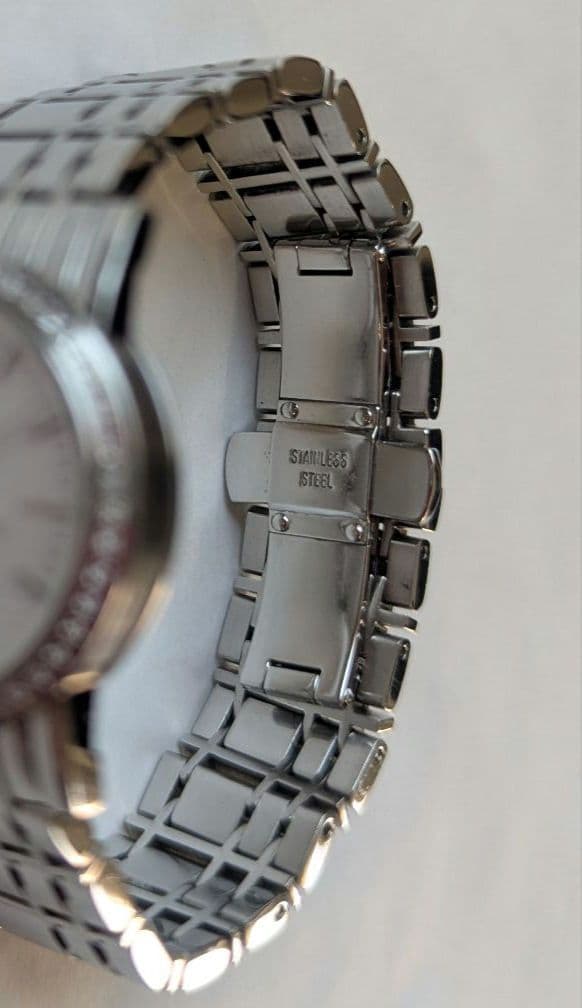 希少 BURBERRY レディース腕時計 ダイヤモンド 装飾 おしゃれ